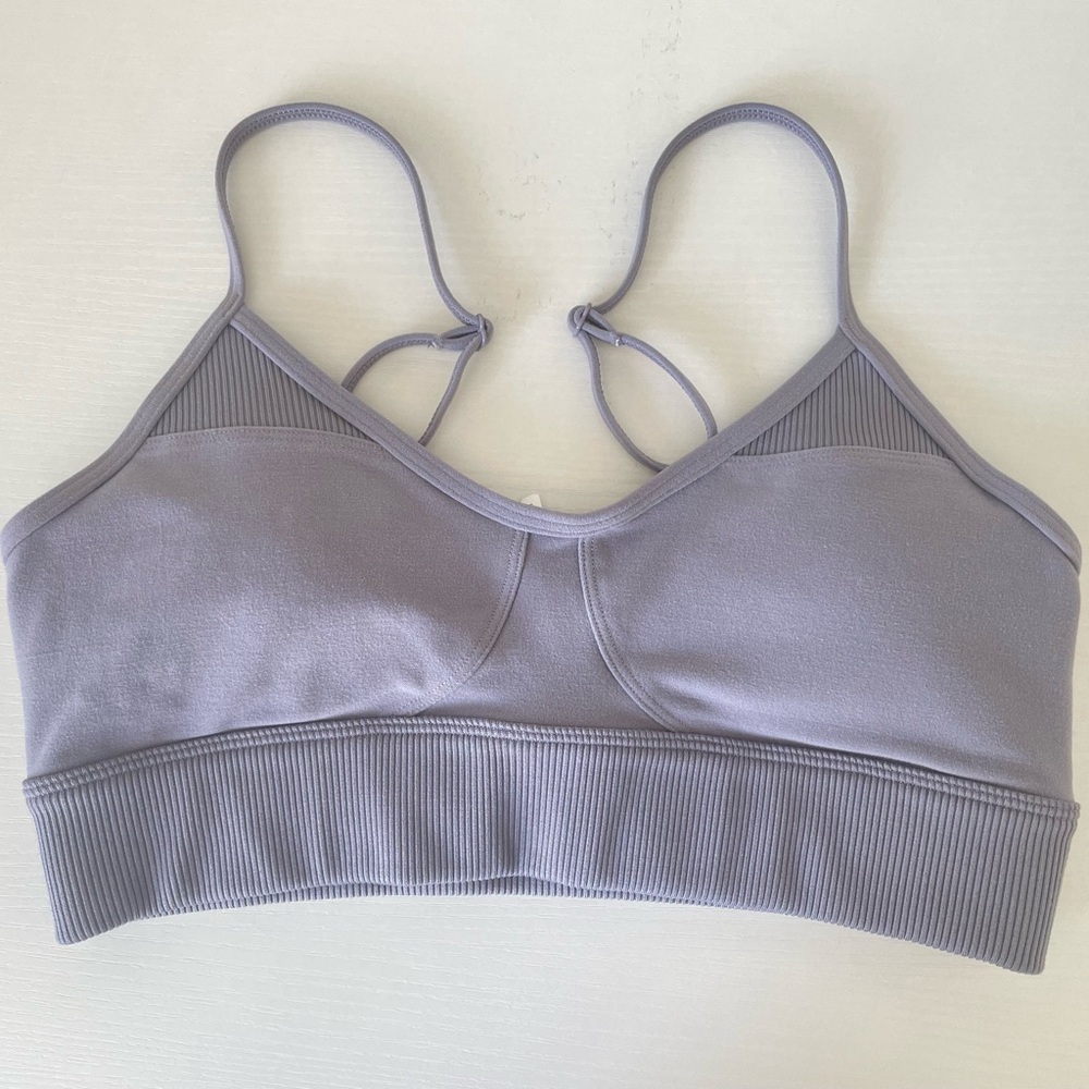 Alo Yoga Alosoft Head Start Bra in Fog Small